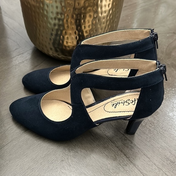 LIFESTRIDE Giovanna 2 Pumps (WIDE) - Picture 4 of 9